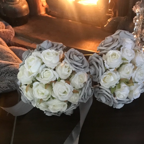 New Gorgeous Silver and white bouquet - Picture 3 of 8
